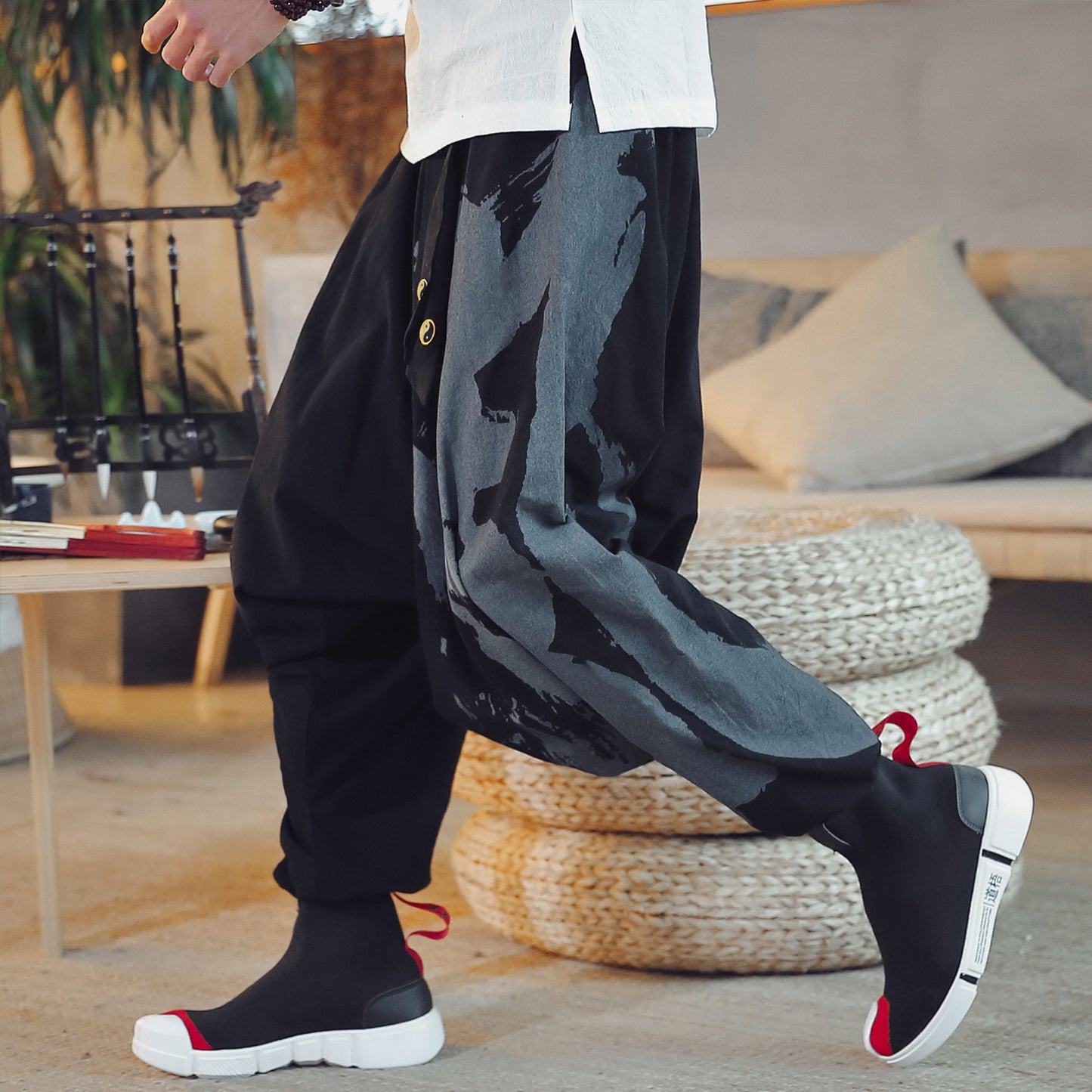Pantalon court ample avec pieds bouquet homme