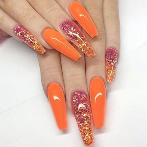 Ongles de ballet longs avec des gouttelettes d'eau plates et pointues
