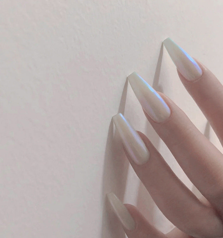 Ongles de ballet longs avec des gouttelettes d'eau plates et pointues