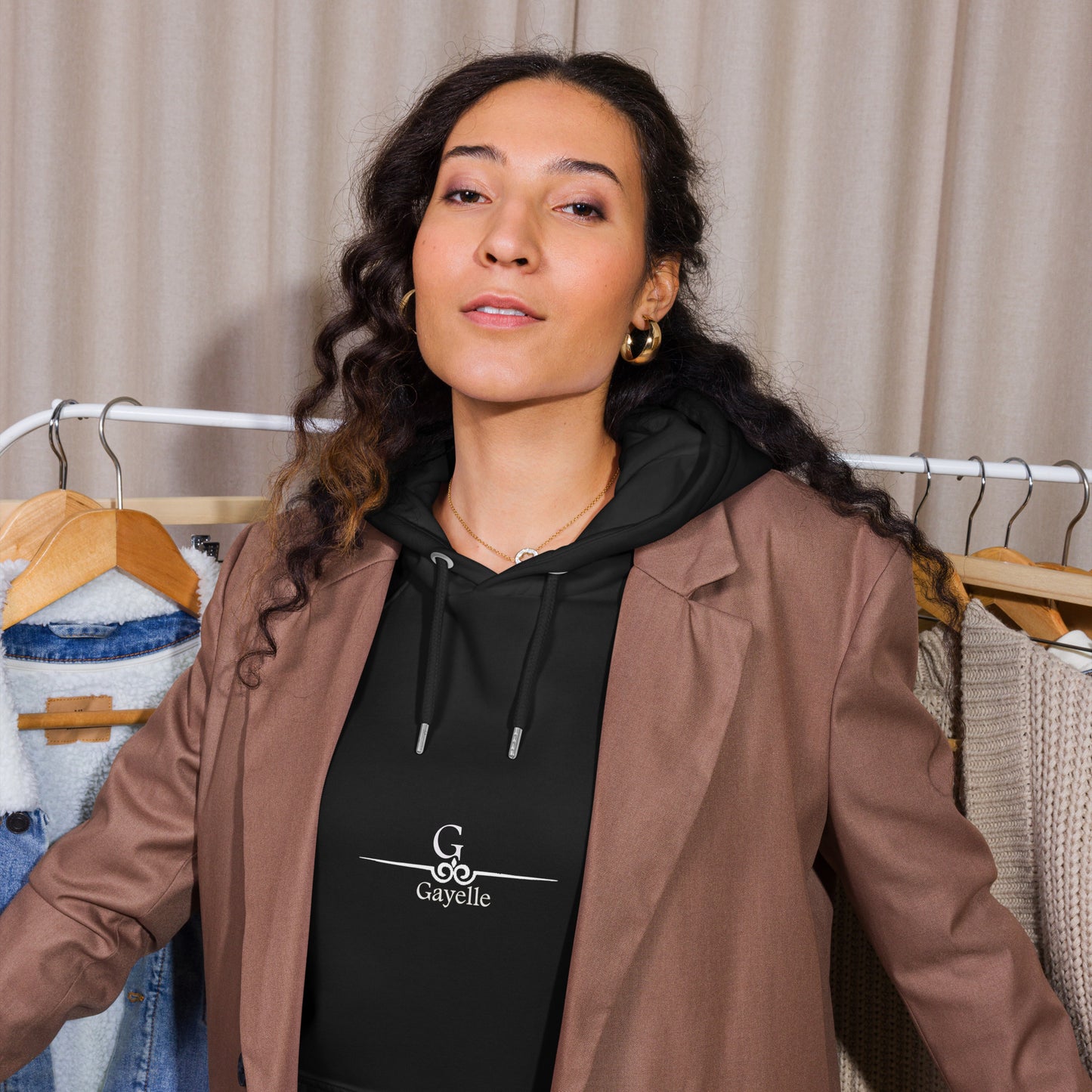 Sweat Gayelle à capuche écologique Raglan unisexe.