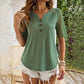 T-shirt à manches courtes avec boutons et dentelle pour femme